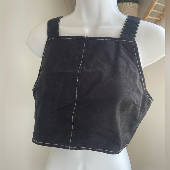 Like New! Cropped Ragged Priest Clip-back top - Picture 2 of 6